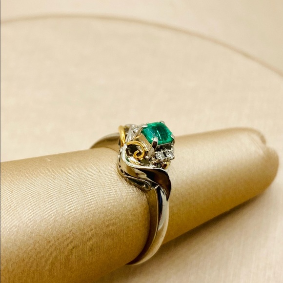 EUC Estate Platinum Natural Emerald & Diamond Ring w/ 18k Yellow Gold Accents - Picture 6 of 15
